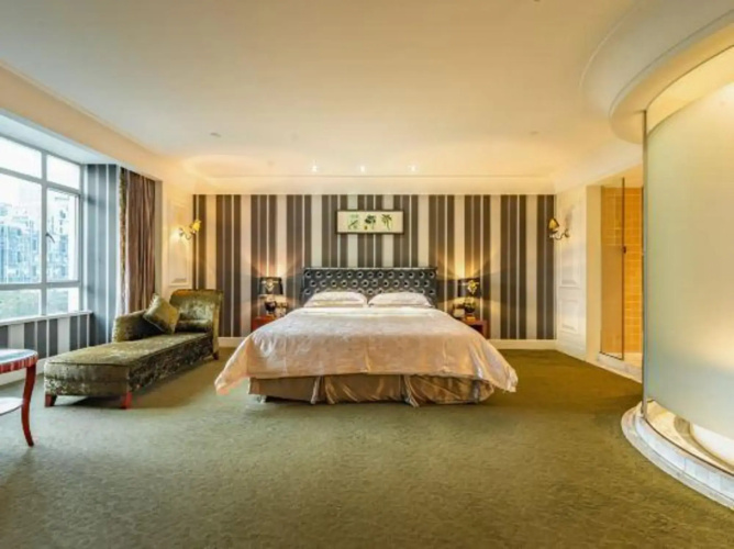 Kingdom Hotel