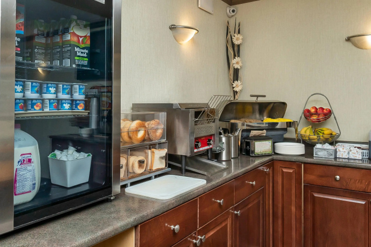 Quality Inn & Suites photo 14