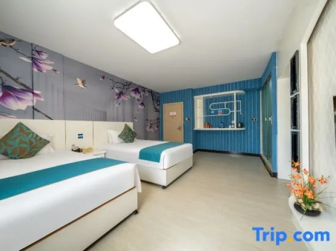 Deluxe Triple Suite