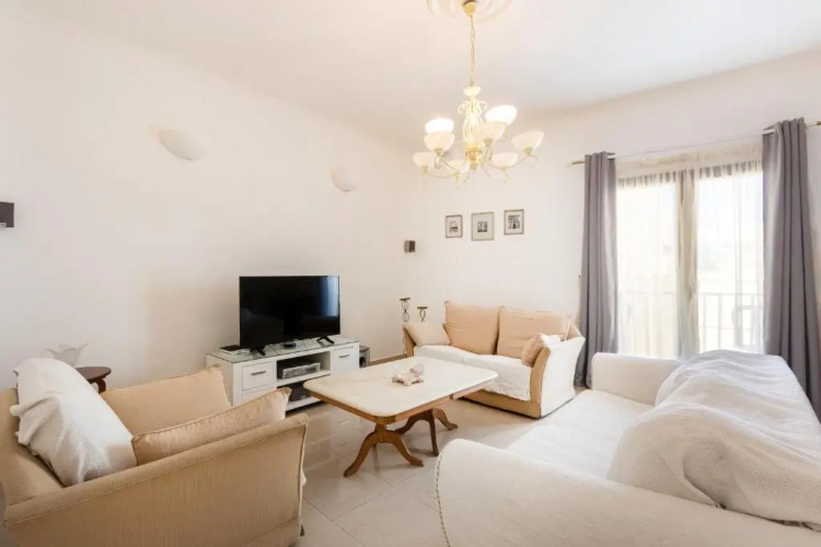 70/2- Spacious & Charming 3 Bedroom Apt In Sliema