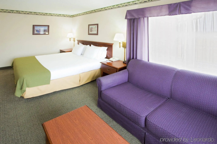 Round Hill Inn