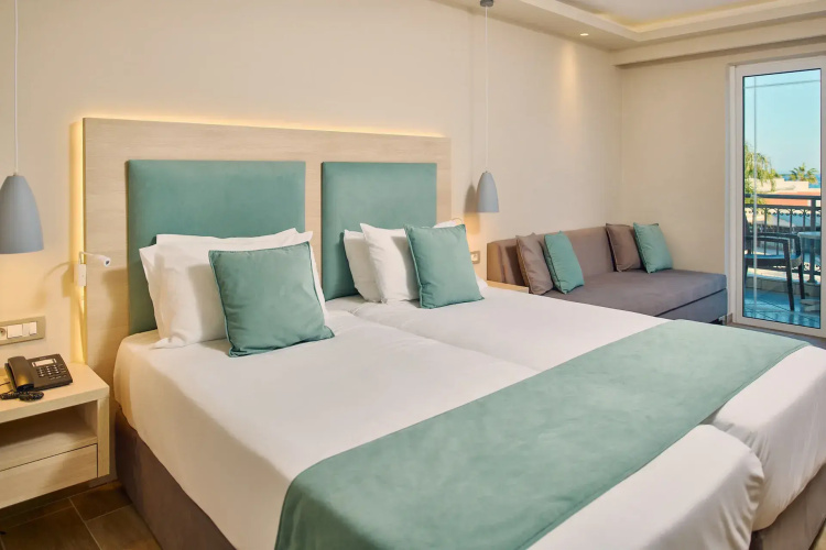 Comfort Twin room with pool view