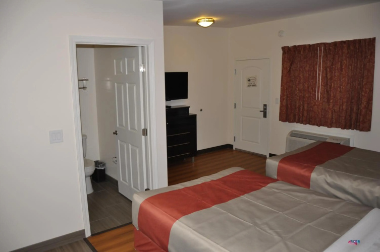Motel 6 on Maple