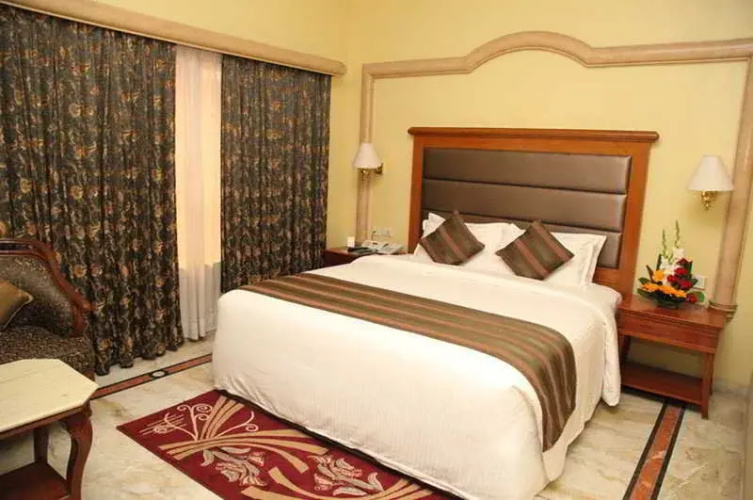 Hotel Ramada Raj Park