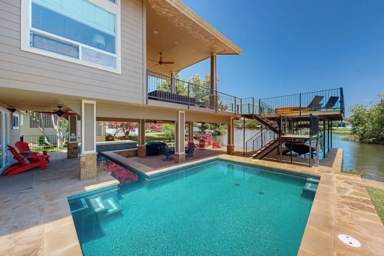 5 Bedrooms Cottage with balcony