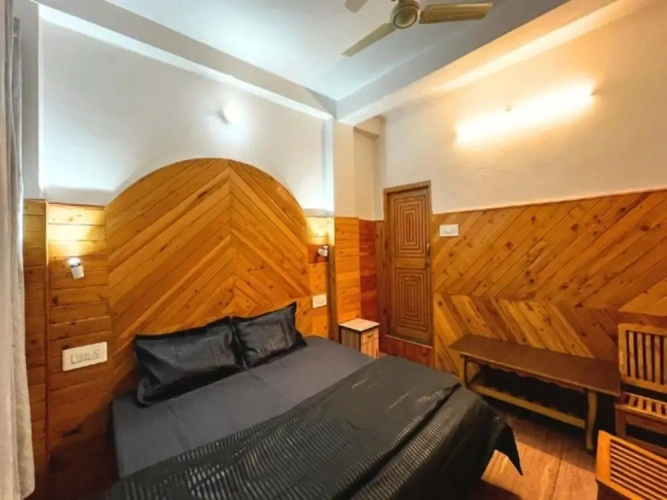 Standard Double room with balcony and with mountain view