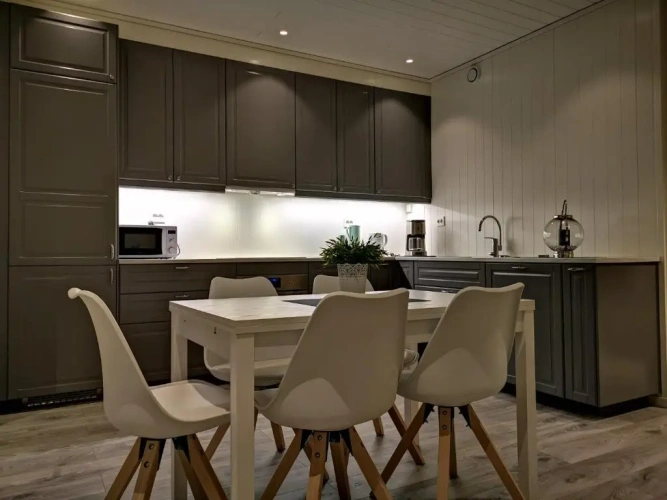 3 Bedrooms Apartment
