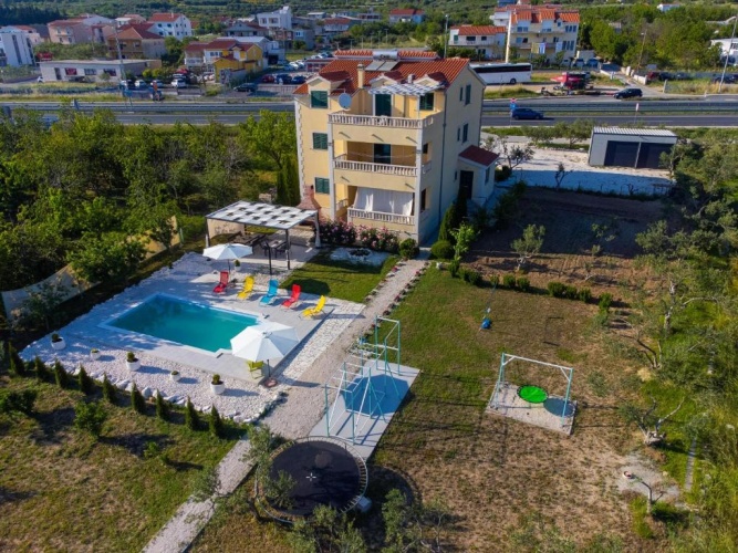 Apartment with balcony