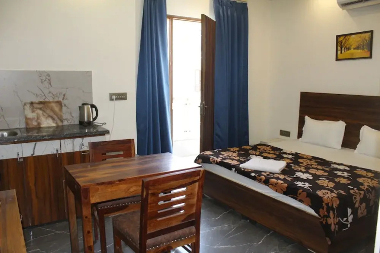 Radha krishna spiritual stay