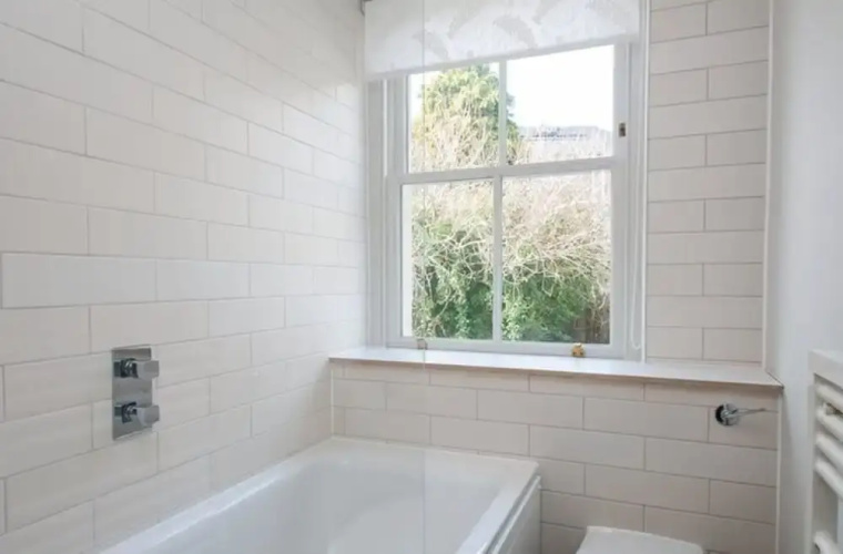 Central Quiet 2 Bedroom Townhouse With Office