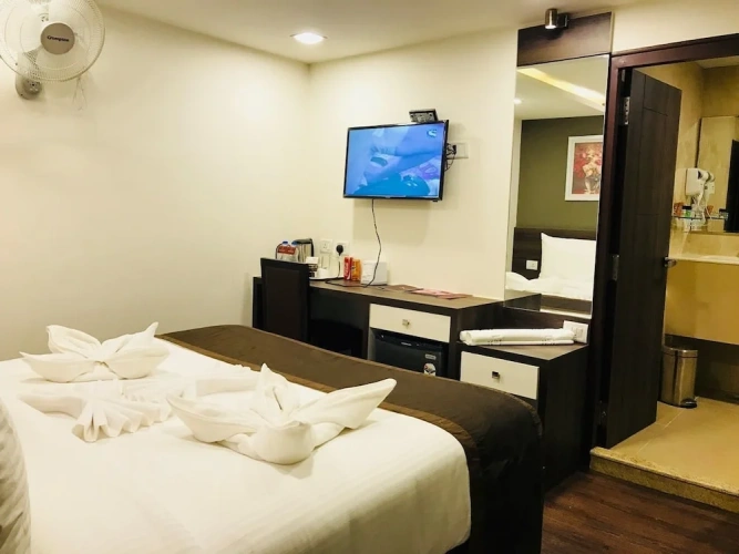 Deluxe Double room with city view