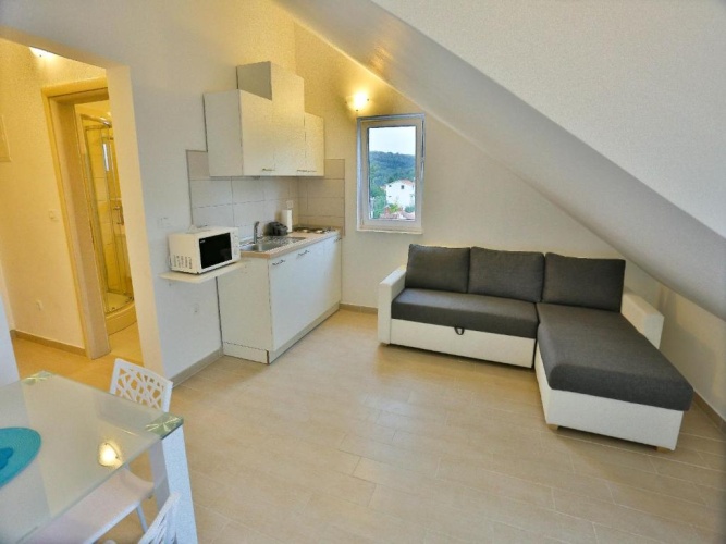 Apartment with balcony and with sea view