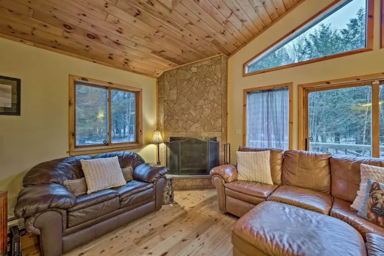 Jewett Cabin w/ Viewing Deck - 10 Mins to Skiing!