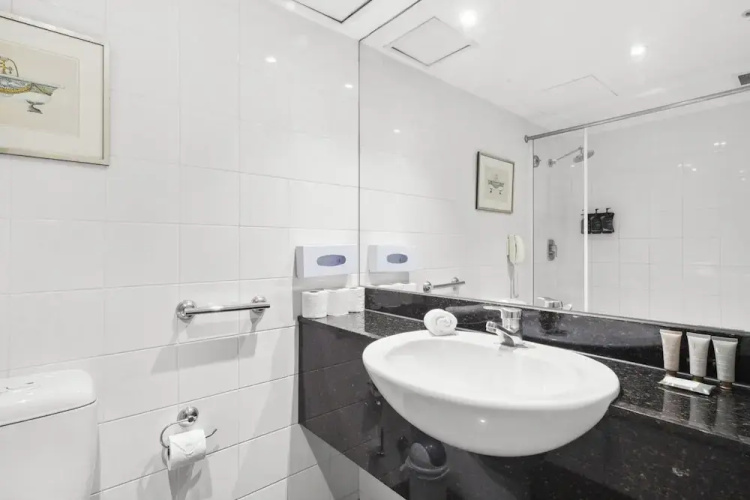 Bright Studio With Pool Access in Parramatta