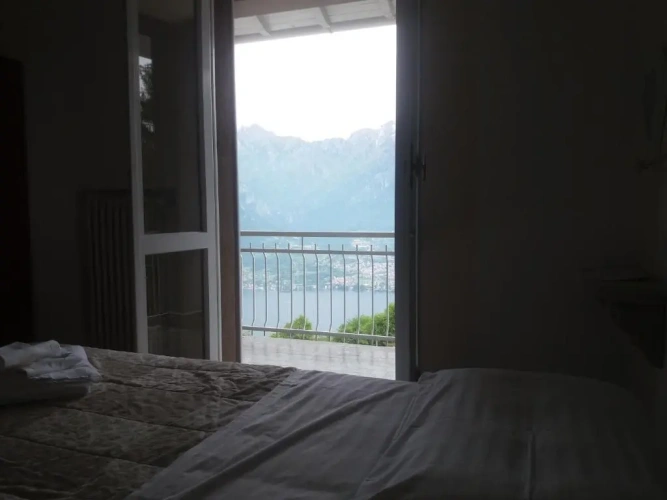 Standard Double room with lake view