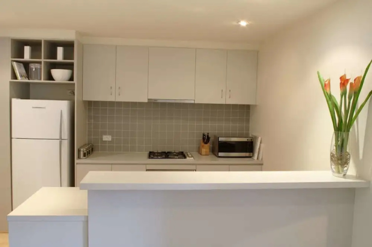 Executive Elwood Apartment