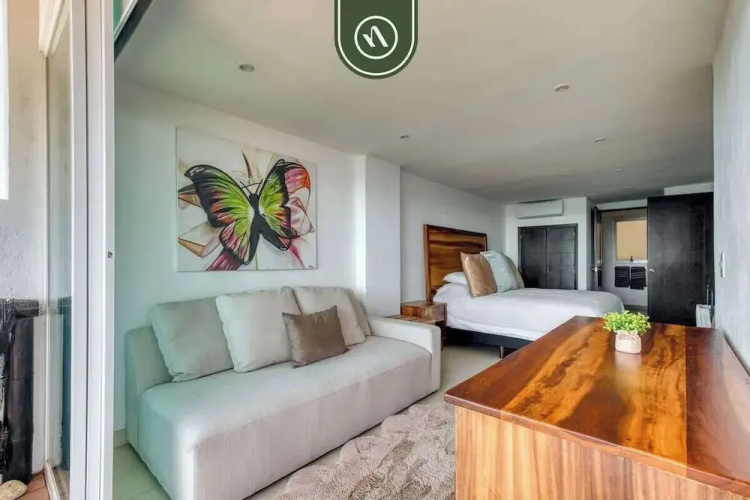 Amazing 3 BR Penthouse With Beachclub