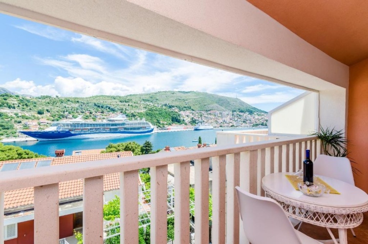 Studio with balcony and with sea view