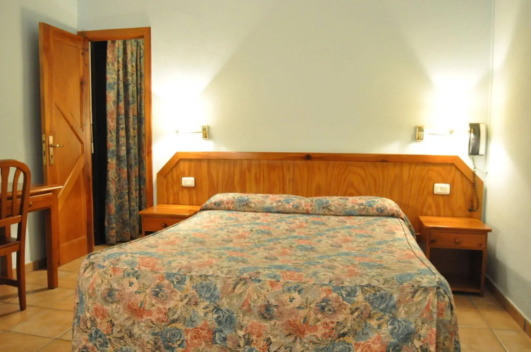 YOMO Petit Paris Hotel