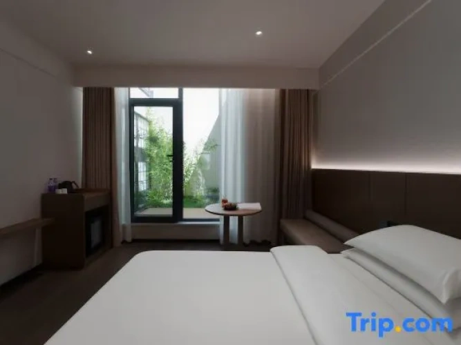 Standard Double room with courtyard view
