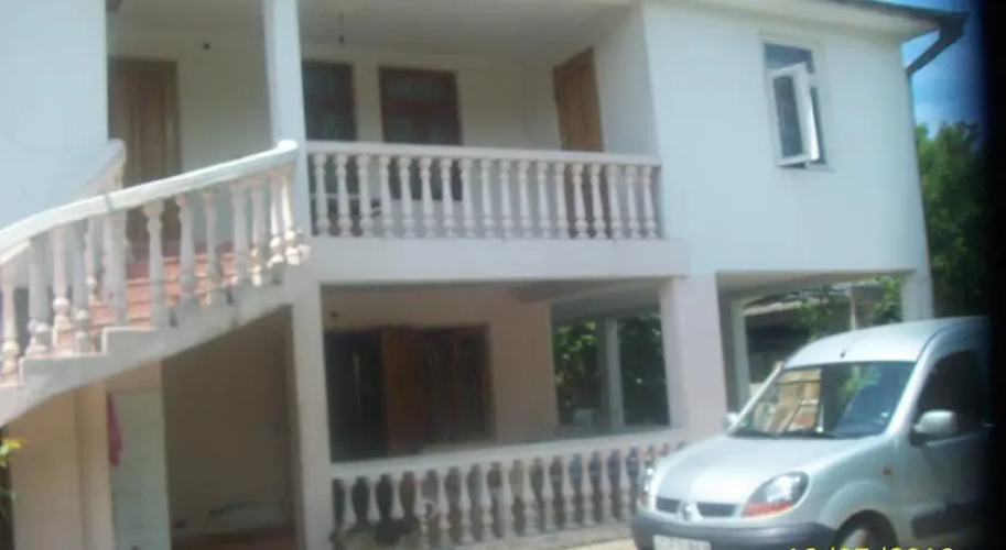 Mari Guest House