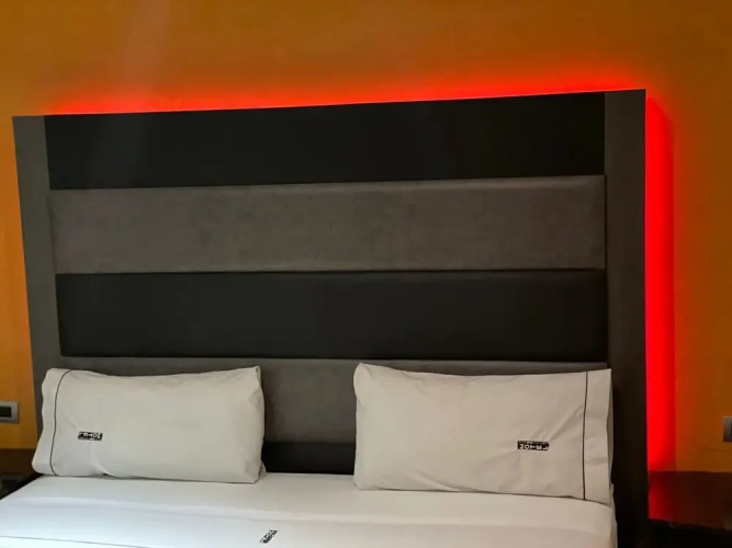 Motel Kiss