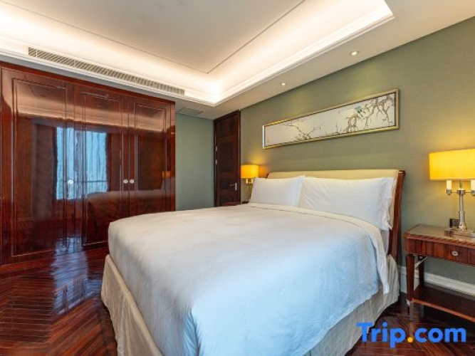 3 Bedrooms Standard Family room