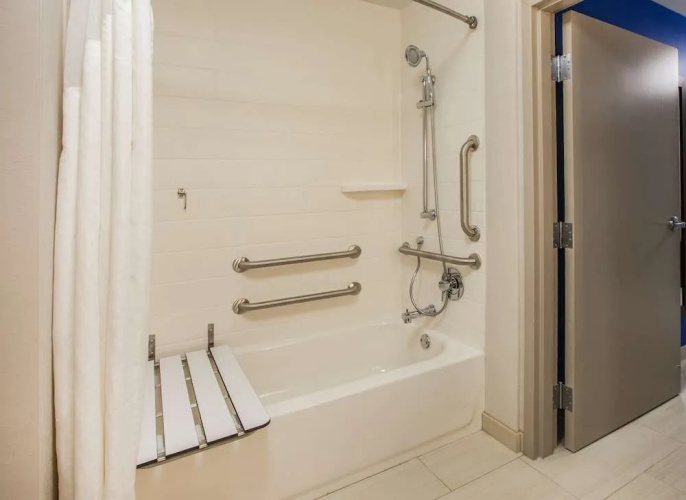 Holiday Inn Express & Suites Marinette by IHG