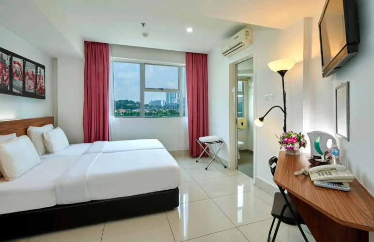 OYO 180 V Hotel