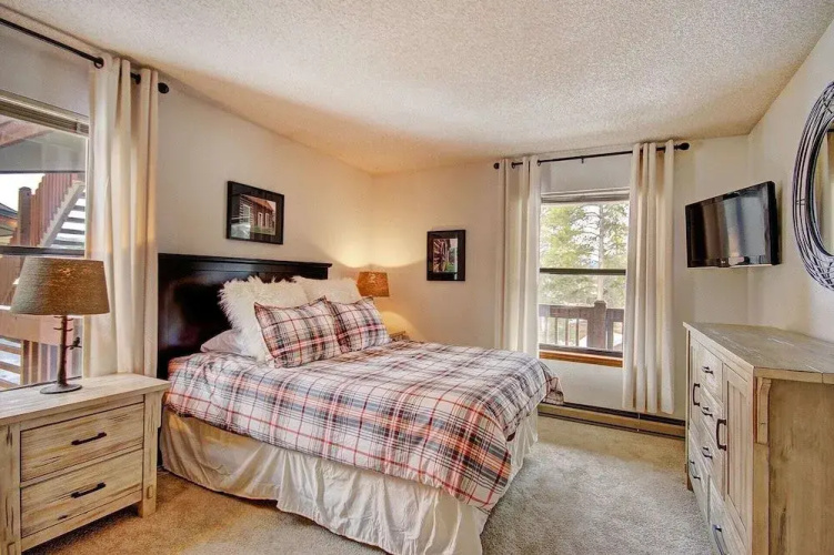 Tyra Summit A2F - 2 Br Condo