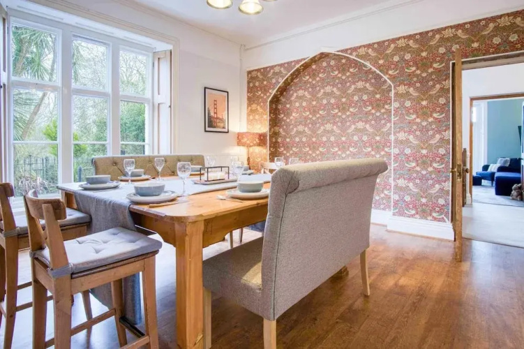 The Old Rectory - 5 Bedroom Holiday Home - Llanedi