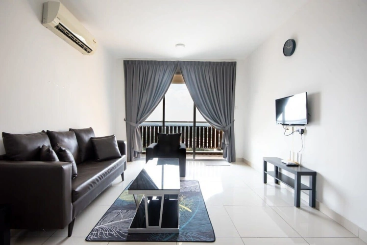 3 Bedrooms Apartment