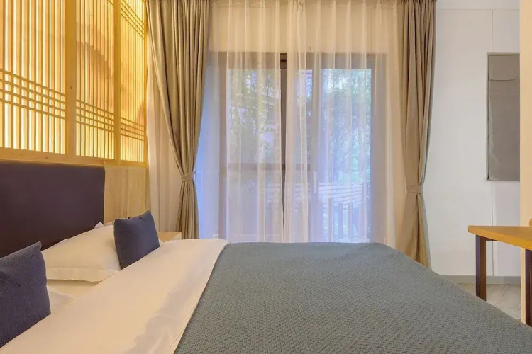 Room-heinemann Hotel Courtyard or Terrac