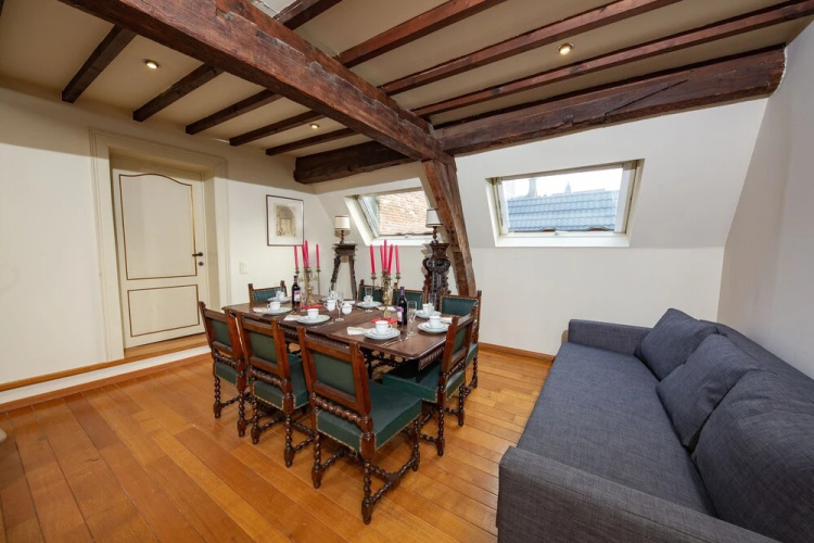 Unique Apartment In Historic Mansion