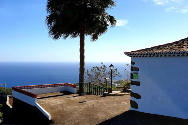 2 Bedrooms Cottage
