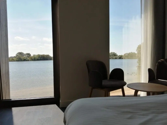 Standard Twin room with lake view