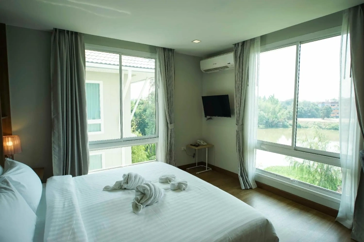 Standard room with river view