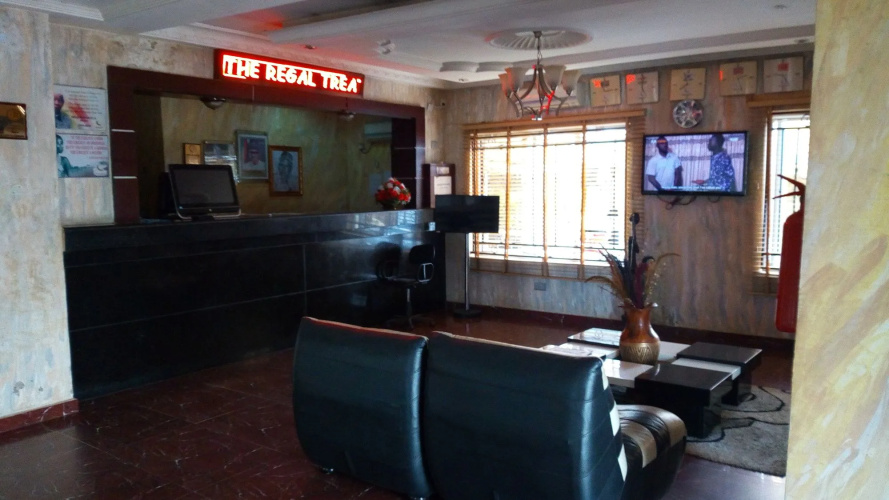 D'Czars Hotel & Suites