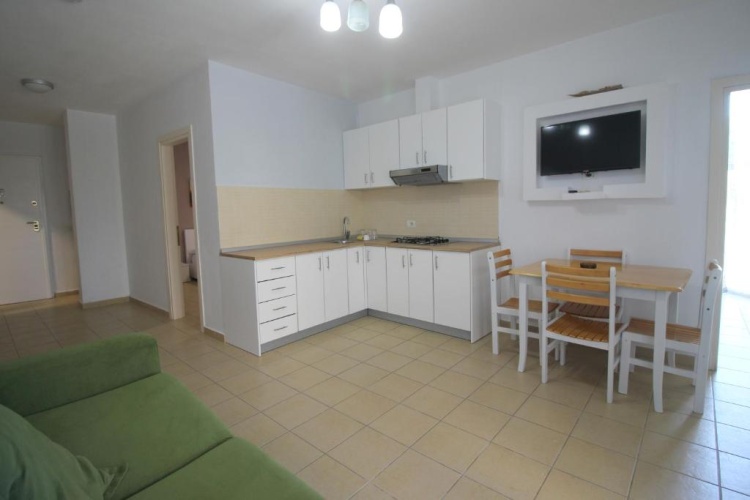 2 Bedrooms Apartment with balcony and with sea view
