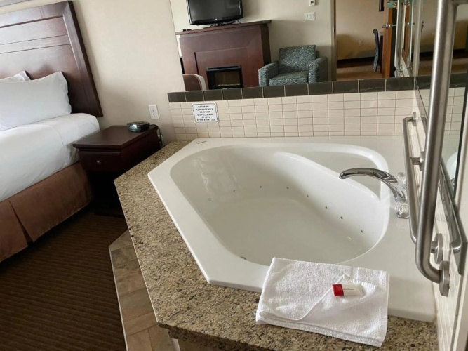 Ramada by Wyndham Creston photo 10
