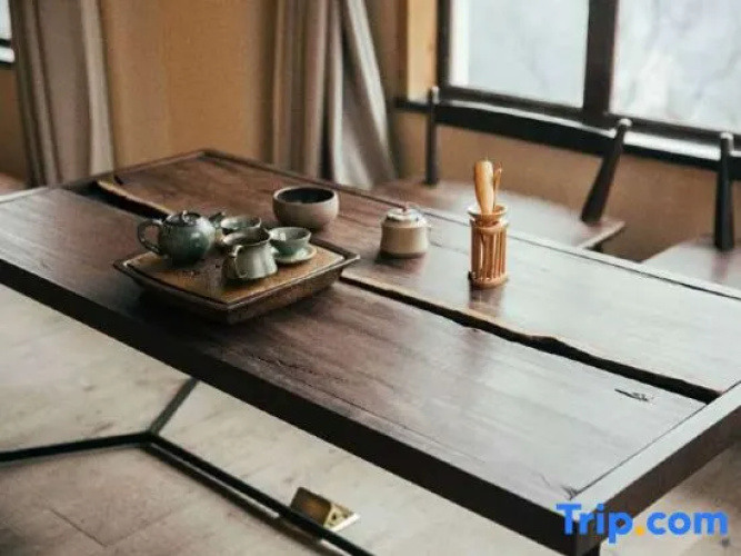 Xiangjian Chashe Hostel