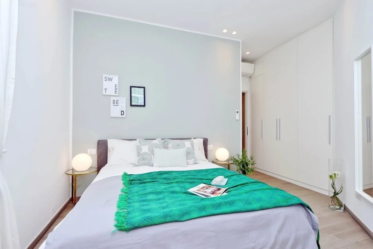 2 Bedrooms Quadruple Attic Apartment