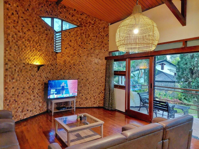 Villa 4-BR Klub Bunga No. 8 Batu Malang