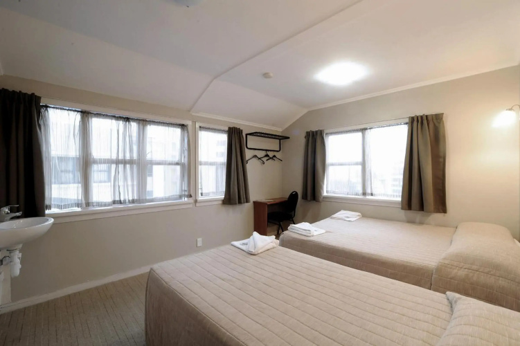 Kiwi International Hotel