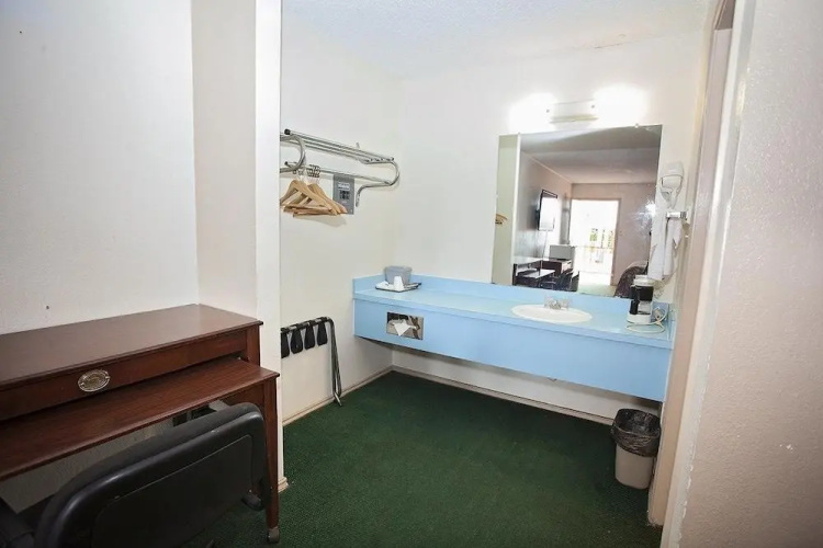 Executive Inn