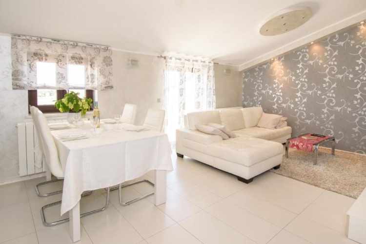 2 Bedrooms Apartment with sea view