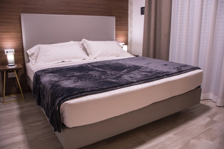 8 Room Hotel