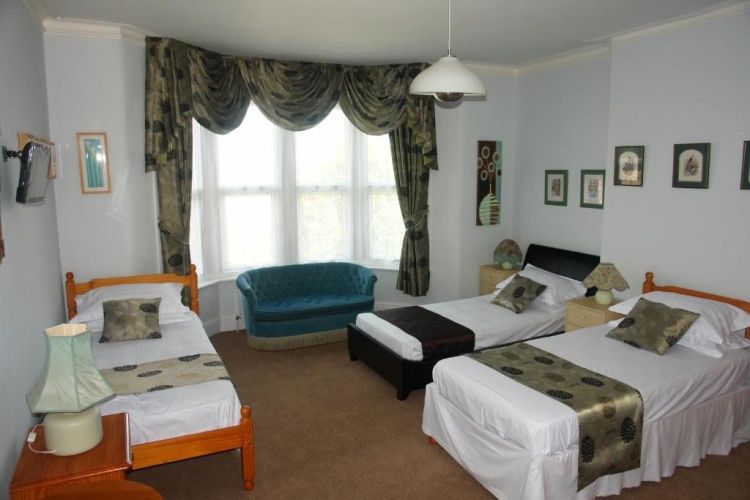 Standard Triple room