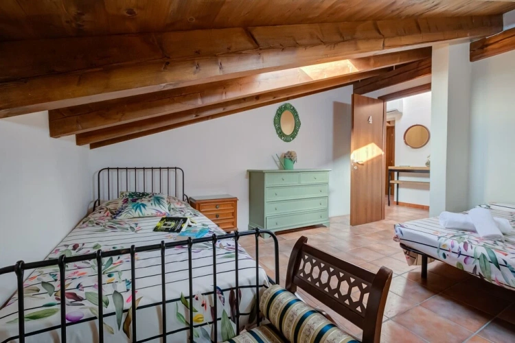 5 Bedrooms Family Villa