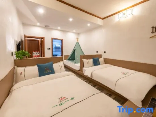 Standard Triple Family room with lake view